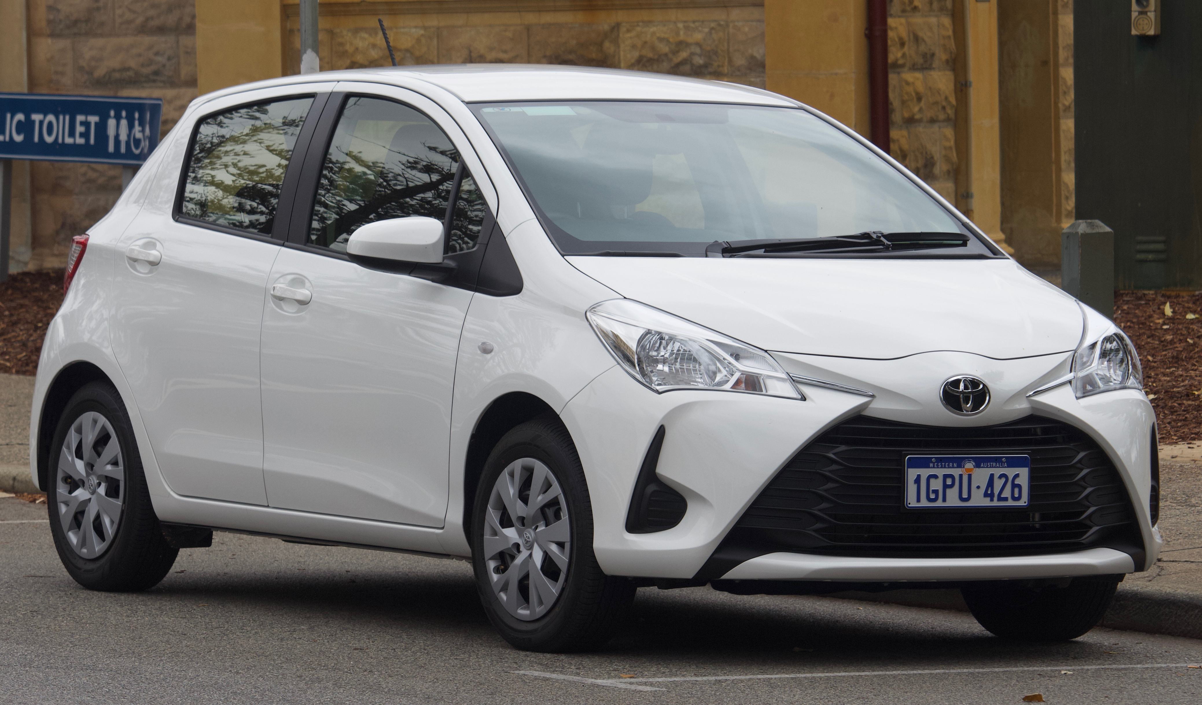 2018_Toyota_Yaris_(NCP130R)_Ascent_5-door_hatchback_(2018-10-01)_01.jpg