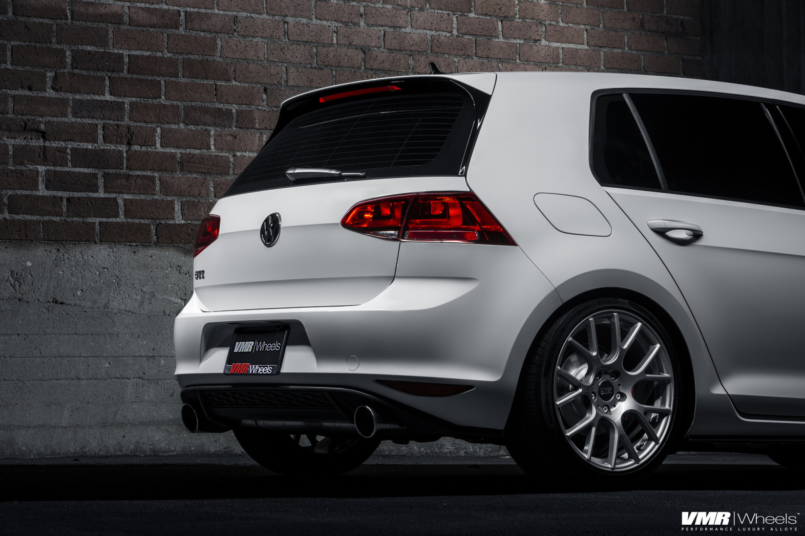 VMR710.volkswagen-golf-vii-gti-with-vmr-wheels-photoshoot-7.jpg