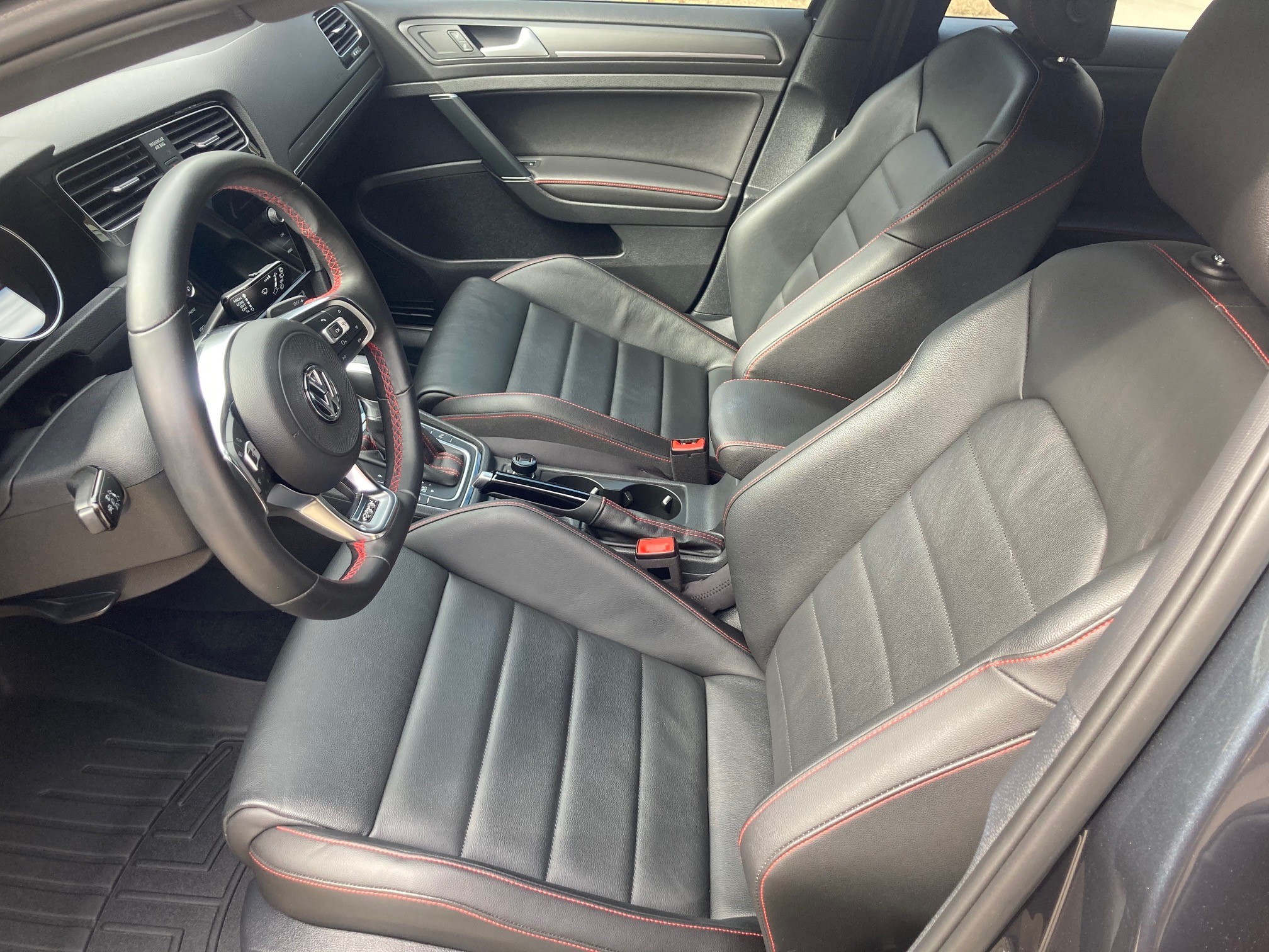 VW Interior Front Seats 2.jpg